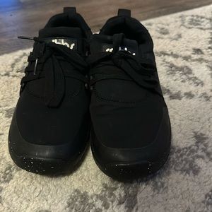 Black snibbs size 9 lightly used non-slip for service industry or nursing.